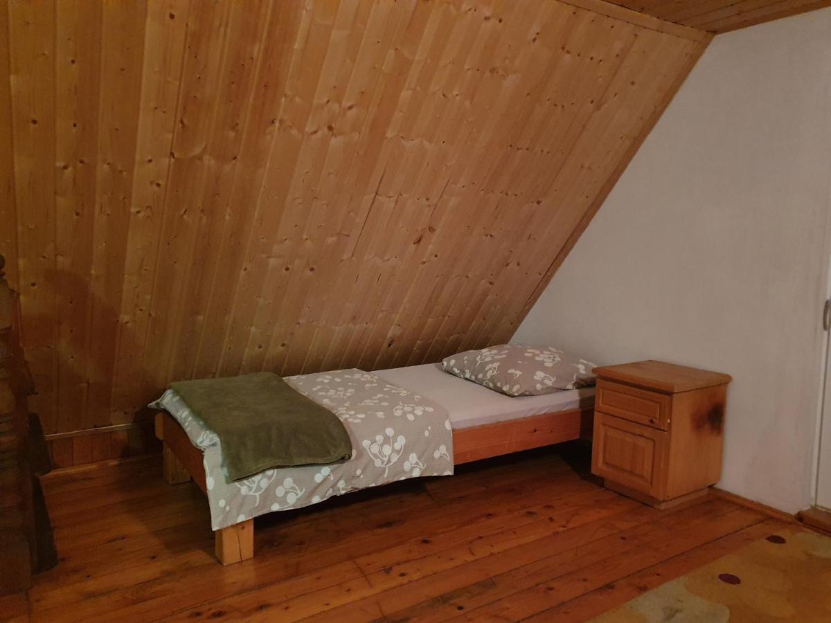 Domki U Gretka Lutowiska Luaran gambar
